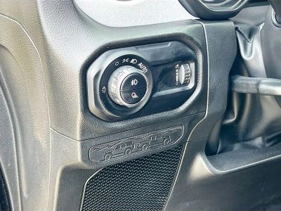 2025 Jeep Gladiator — photo 10 view