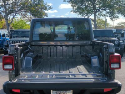 2026 Jeep Gladiator — photo 13 view
