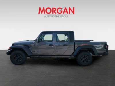 2026 Jeep Gladiator — photo 8 view