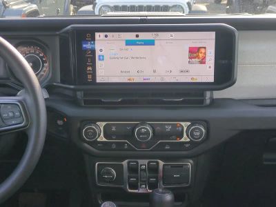2026 Jeep Gladiator — photo 18 view