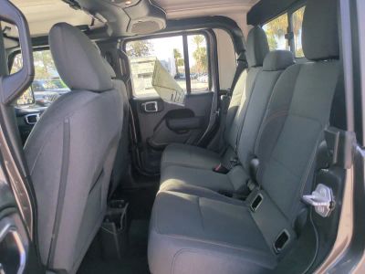 2026 Jeep Gladiator — photo 14 view