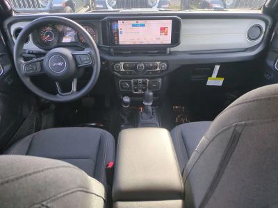 2026 Jeep Gladiator — photo 15 view
