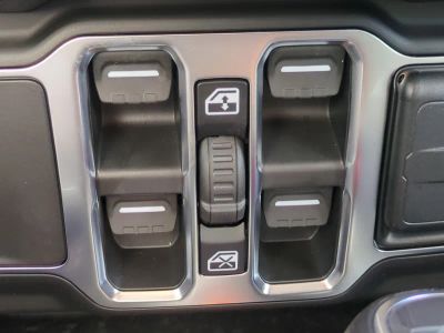 2026 Jeep Gladiator — photo 25 view