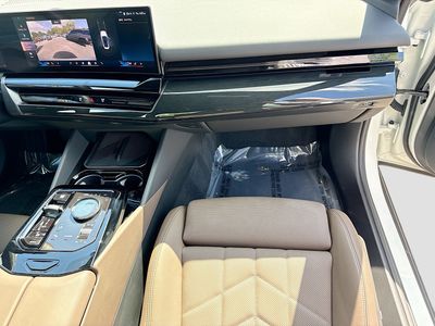 2026 BMW 5 Series — photo 18 view