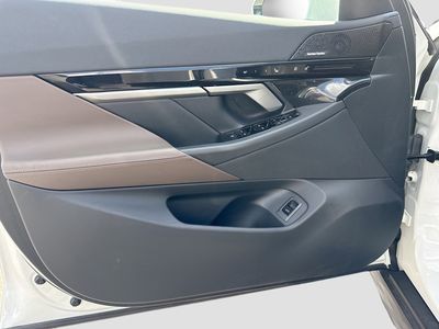 2026 BMW 5 Series — photo 22 view