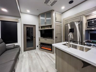 2026 Grand Design Momentum G-Class - Photo 8