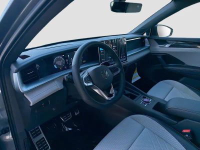 2026 Volkswagen Tiguan — photo 9 view