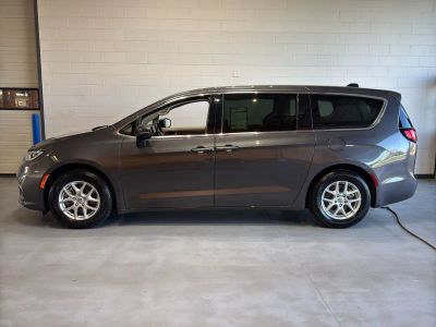 2023 Chrysler Pacifica — side profile view