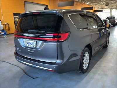 2023 Chrysler Pacifica — detail view