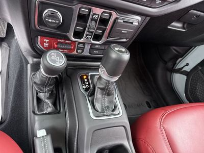 2024 Jeep Wrangler - Photo 17