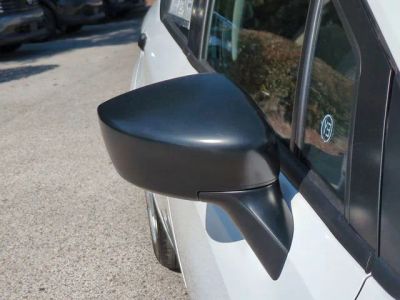 2025 Nissan Versa — photo 12 view