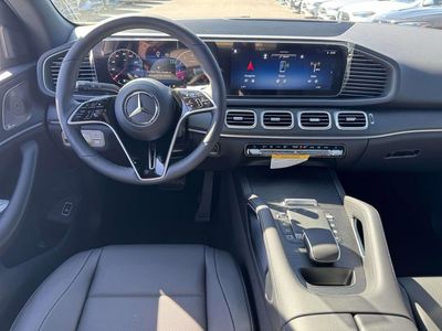 2026 Mercedes-Benz GLE — detail view
