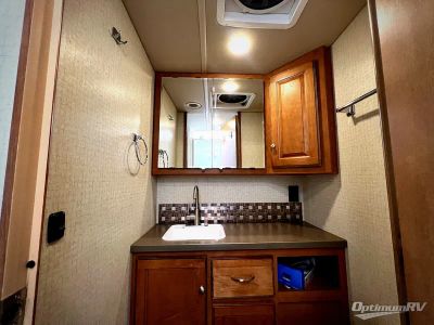2017 Winnebago Vista LX - Photo 18
