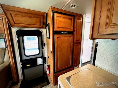 2017 Winnebago Vista LX - Photo 14