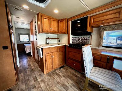 2017 Winnebago Vista LX - Photo 10