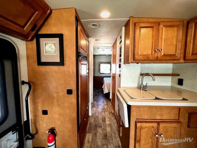 2017 Winnebago Vista LX - Photo 15