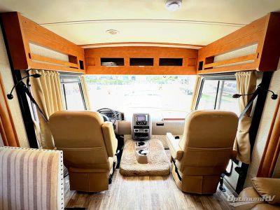 2017 Winnebago Vista LX - Photo 8