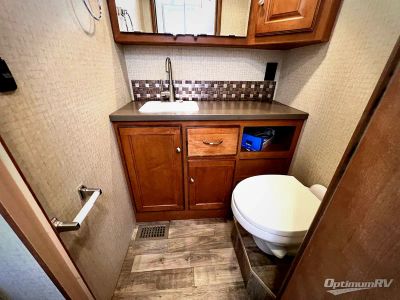 2017 Winnebago Vista LX - Photo 19