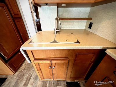 2017 Winnebago Vista LX - Photo 11