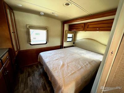 2017 Winnebago Vista LX - Photo 16
