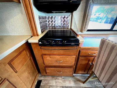 2017 Winnebago Vista LX - Photo 12