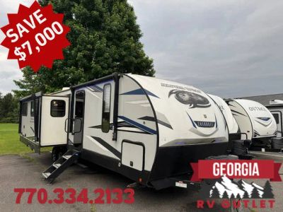 2021 Forest River Cherokee Alpha Wolf Lightweight 26RL-L — front three-quarter view