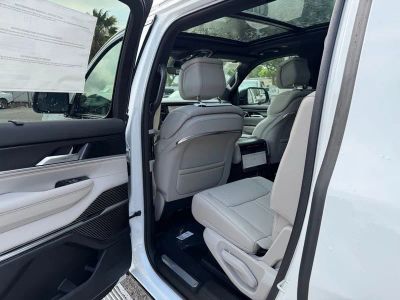 2026 Jeep Grand Wagoneer — photo 32 view