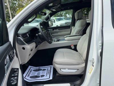 2026 Jeep Grand Wagoneer — photo 17 view