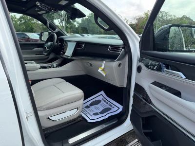 2026 Jeep Grand Wagoneer — photo 35 view