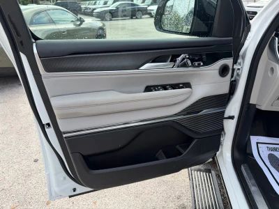 2026 Jeep Grand Wagoneer — photo 14 view