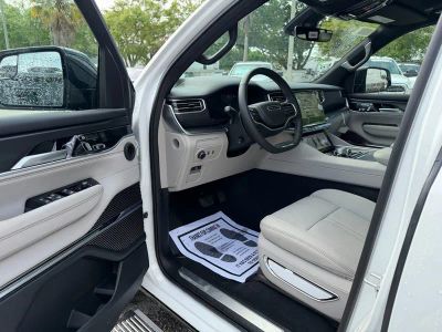 2026 Jeep Grand Wagoneer — photo 16 view