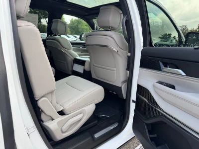 2026 Jeep Grand Wagoneer — photo 36 view