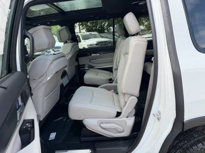 2026 Jeep Grand Wagoneer — photo 33 view