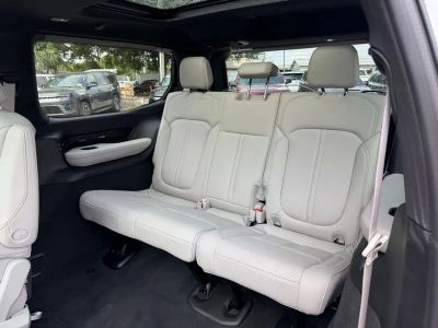 2026 Jeep Grand Wagoneer — photo 34 view