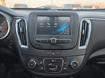 2017 Chevrolet Malibu - Photo 11