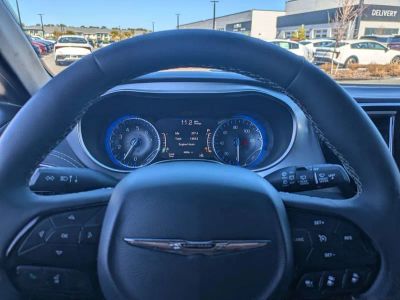 2025 Chrysler Pacifica — photo 29 view