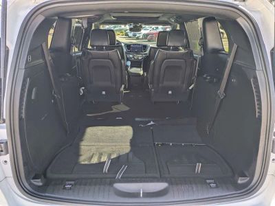 2025 Chrysler Pacifica — photo 12 view
