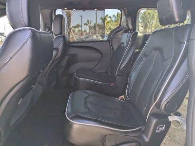 2025 Chrysler Pacifica — photo 14 view