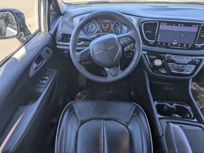 2025 Chrysler Pacifica — photo 16 view