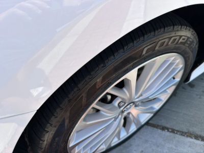 2019 Toyota Camry - Photo 10