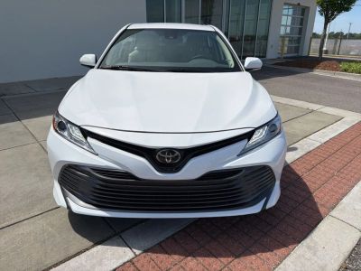 2019 Toyota Camry - Photo 2