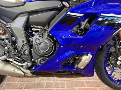 2025 Yamaha YZF-R7 - Photo 11