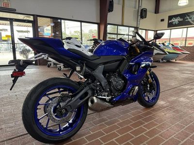 2025 Yamaha YZF-R7 - Photo 6