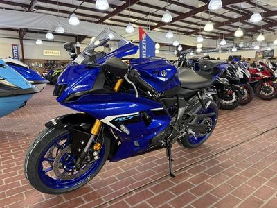 2025 Yamaha YZF-R7 - Photo 3