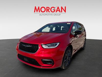 2026 Chrysler Pacifica — side profile view