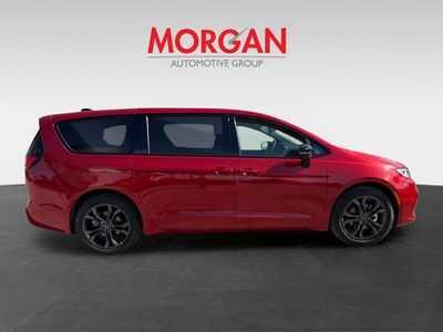 2026 Chrysler Pacifica — photo 8 view