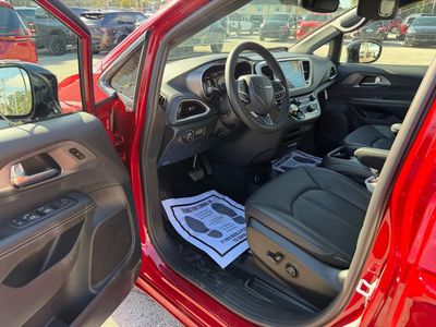2026 Chrysler Pacifica — photo 15 view