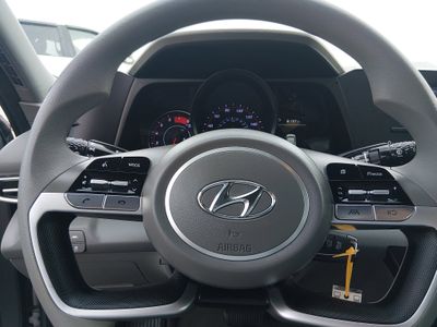 2023 Hyundai Elantra - Photo 12