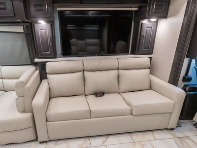 2026 Fleetwood Discovery LXE - Photo 8