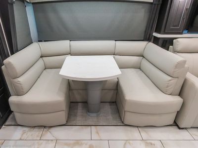 2026 Fleetwood Discovery LXE - Photo 10